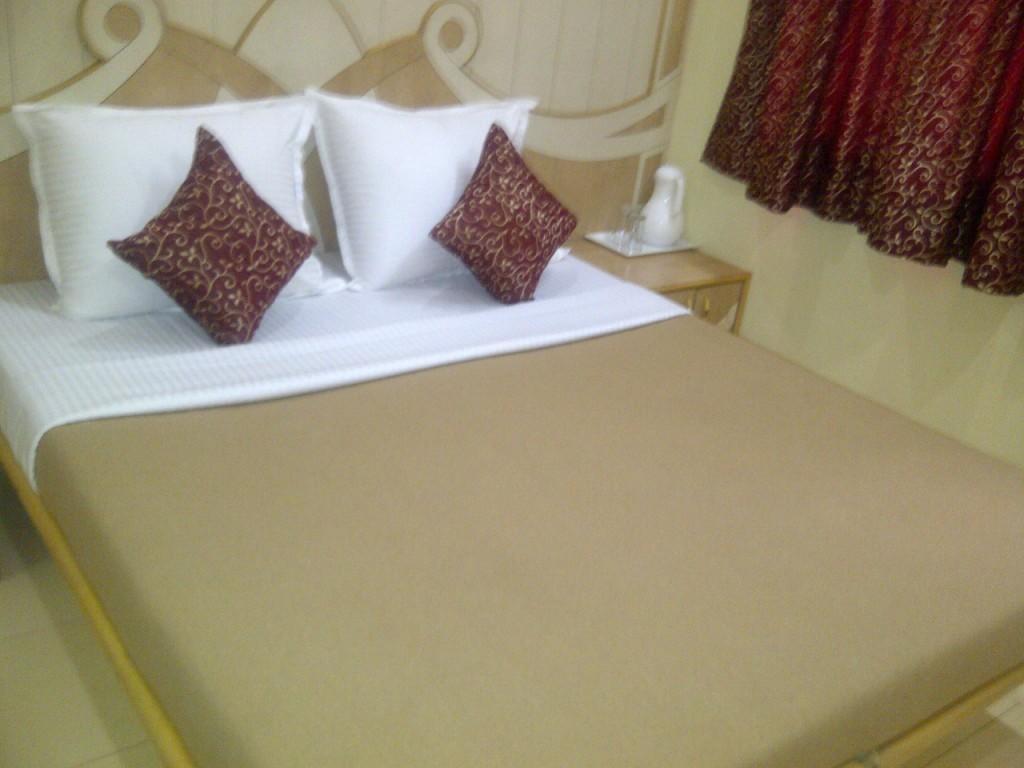 Om Sai Palace Hotel Pune Cameră foto